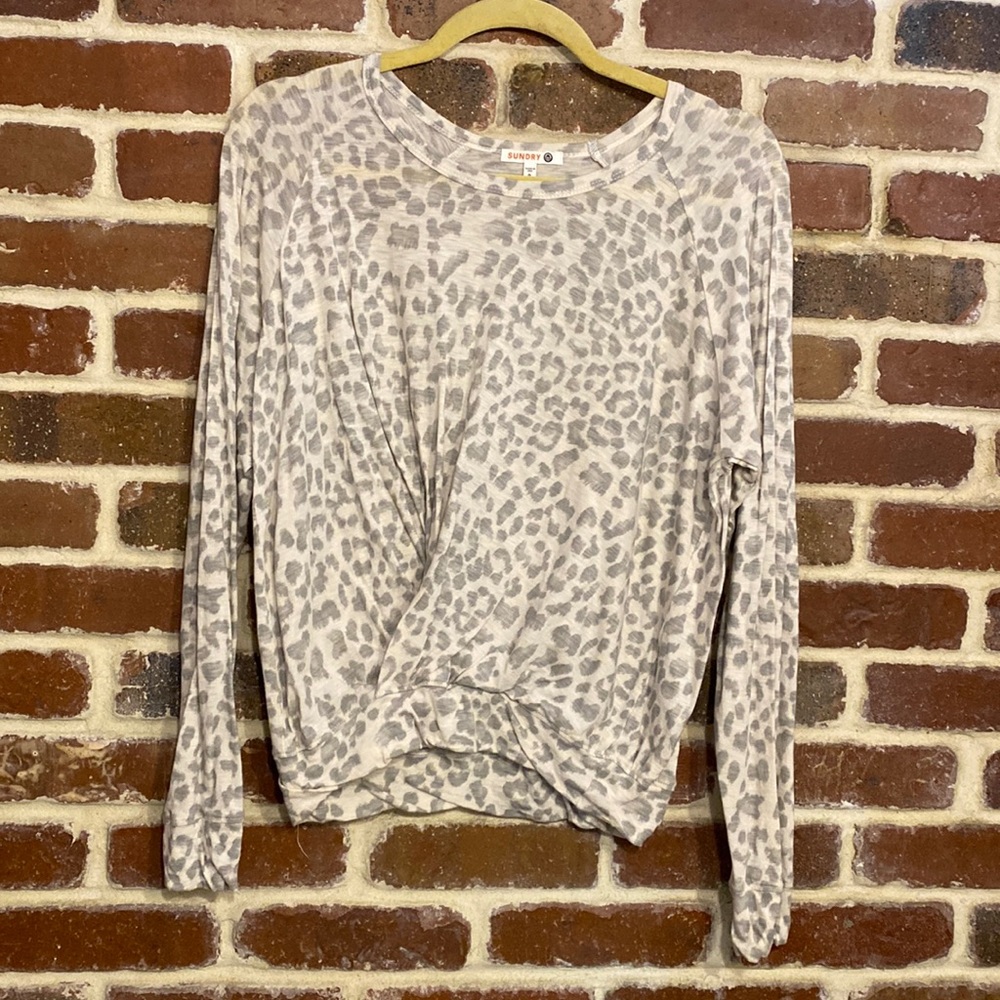 Sundry gray and white animal print long sleeve shirt size 0
